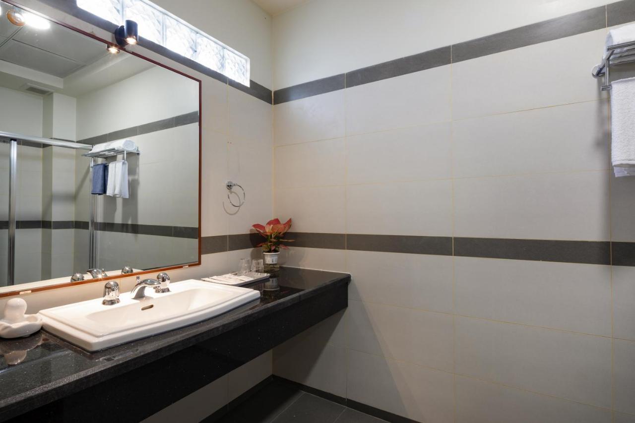 Lara Hotel Long Xuyên エクステリア 写真